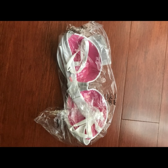 Victoria's Secret pink bra - Picture 2 of 2
